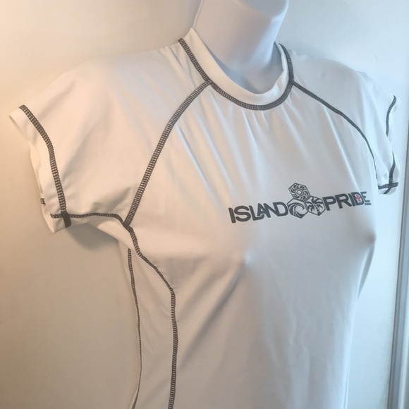 White Island Pride Rashguard SPF50 - Picture 2 of 10